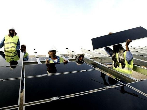 
Власти Дубая бесплатно установят солнечные панели на дома граждан в районе Хатта