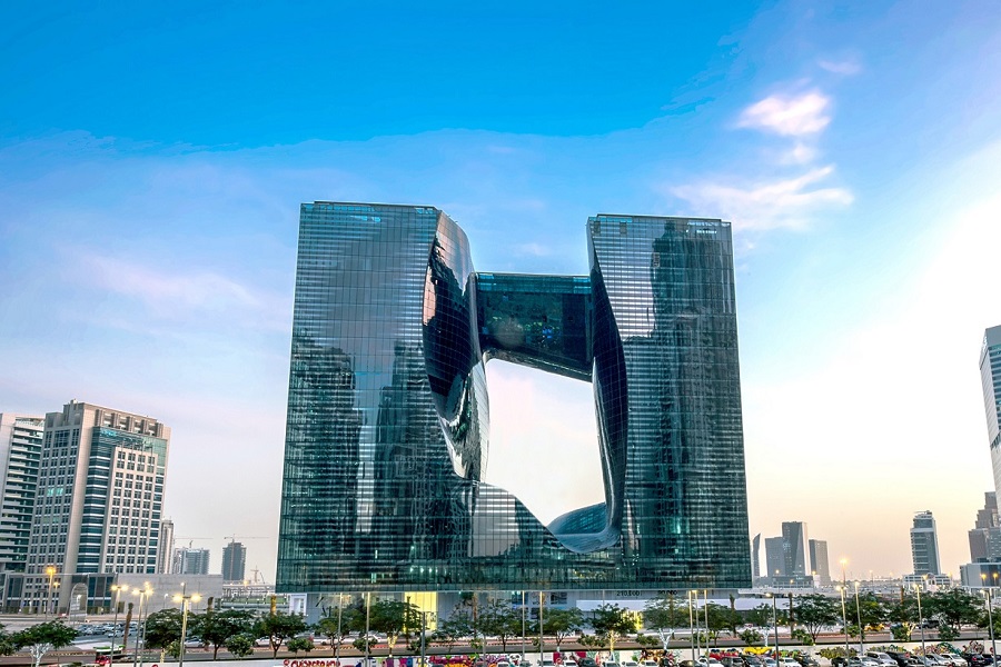 
Здание «Opus» в Дубае, спроектированное Захой Хадид, открыто для бизнеса