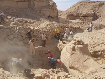 
Археологи обнаружили в Египте гигантского сфинкса времен Аменхотепа III