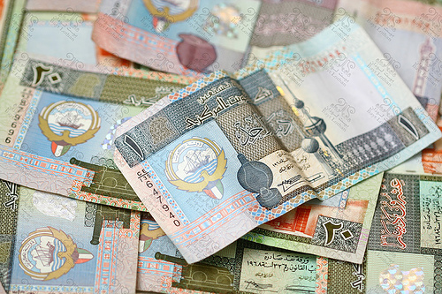 
Кувейт впервые принял дефицитный бюджет