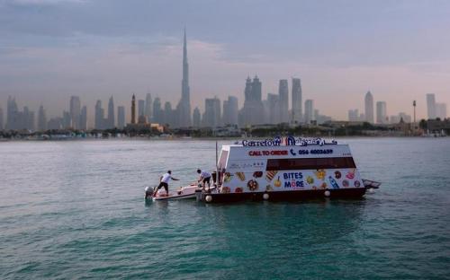 
​Первый в мире плавучий супермаркет запущен в Дубае