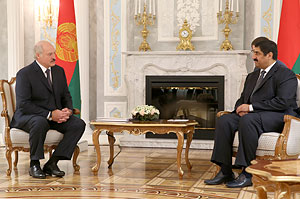 
Лукашенко намерен нарастить "смешной" товарооборот Беларуси и Катара