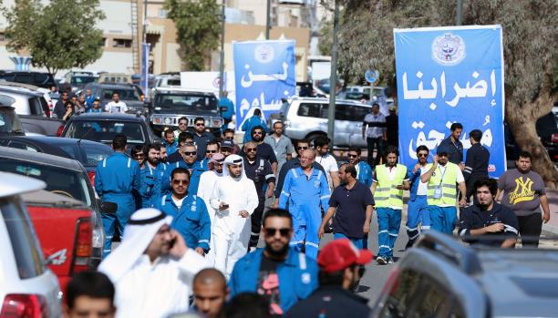 
Кувейт увольняет 70 тысяч иностранцев, работающих в государственном секторе